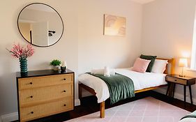 Bowling Terrace By Above Rubies - Stylish, 3 Bedroom, Pet Friendly House In Skipton
