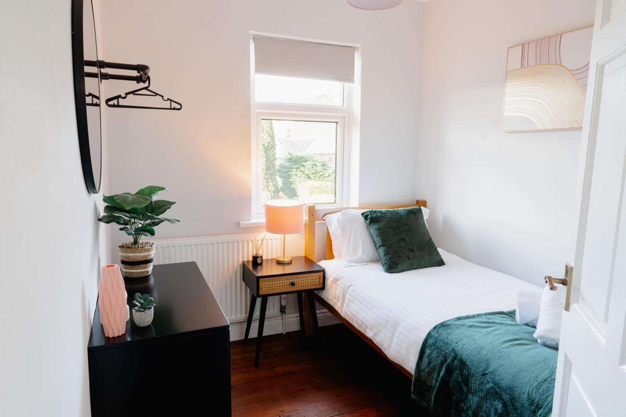 Bowling Terrace By Above Rubies - Stylish, 3 Bedroom, Pet Friendly House In Skipton Exterior photo